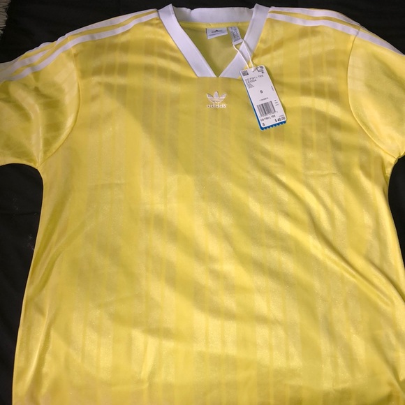 Adidas shirt - Picture 1 of 4